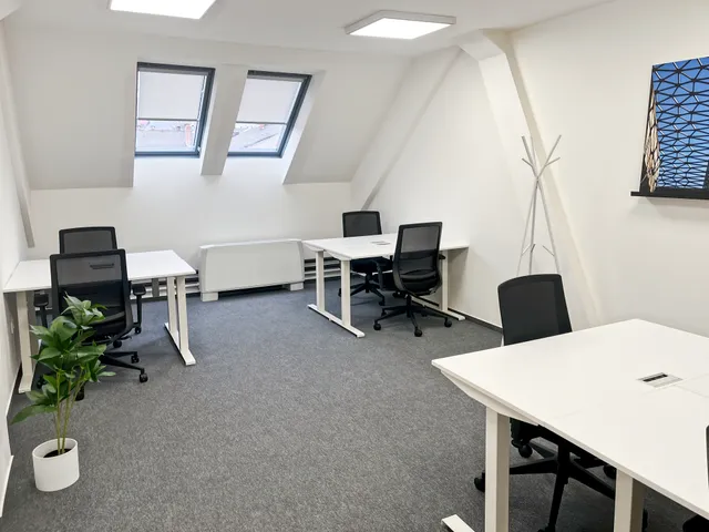 Kiadó kereskedelmi és ipari ingatlan Pécs, Rákóczi út 17, 3ik és 4ik emelet 30 nm