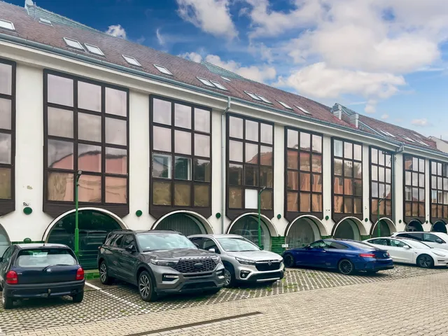 Kiadó kereskedelmi és ipari ingatlan Pécs, Rákóczi út 17, 3ik és 4ik emelet 60 nm