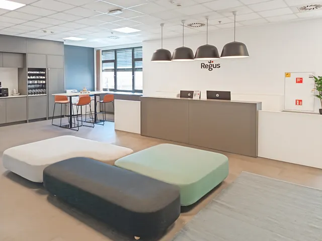 Kiadó kereskedelmi és ipari ingatlan Budapest XIX. kerület, Vak Bottyán u. 75/A-C, épület 3ik emelet 50 nm