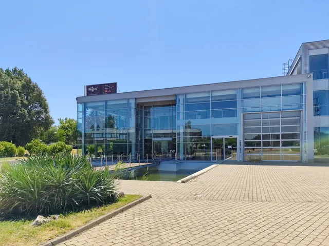 Kiadó kereskedelmi és ipari ingatlan Szentendre, Dobogókői út 2 50 nm