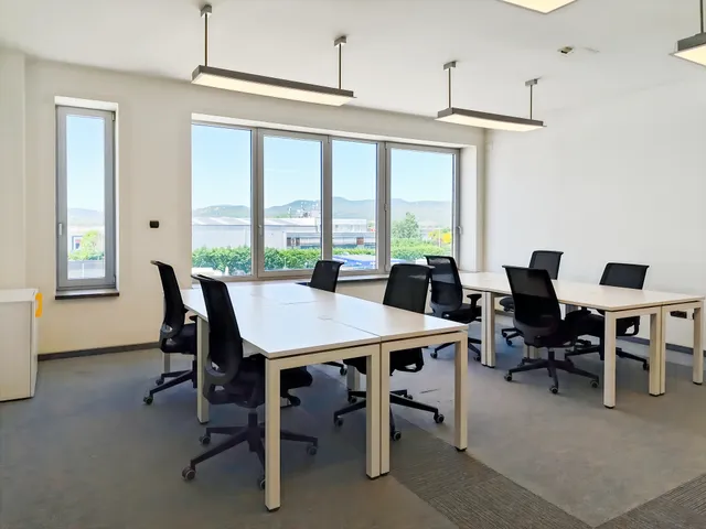 Kiadó kereskedelmi és ipari ingatlan Szentendre, Dobogókői út 2 50 nm