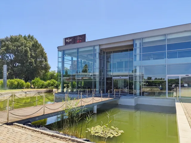 Kiadó kereskedelmi és ipari ingatlan Szentendre, Dobogókői út 2 75 nm