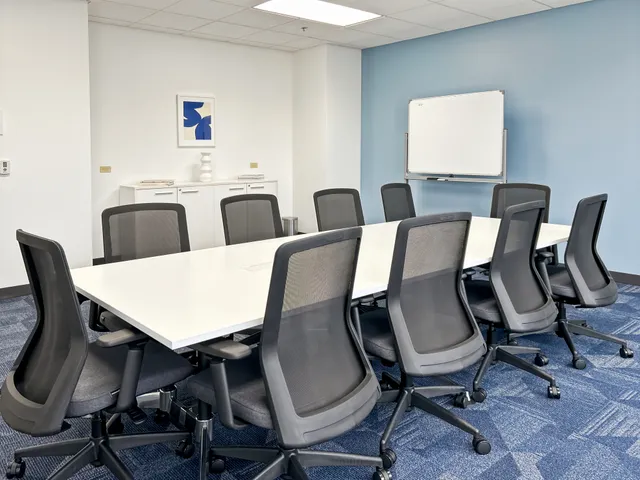 Kiadó kereskedelmi és ipari ingatlan Budaörs, Puskás Tivadar út 8-10 30 nm