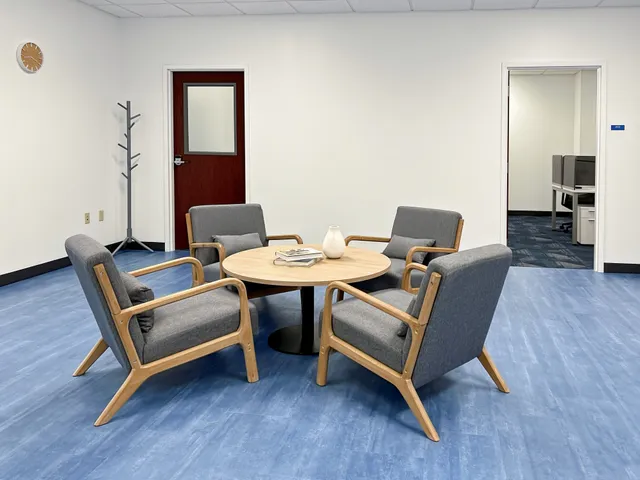 Kiadó kereskedelmi és ipari ingatlan Budaörs, Puskás Tivadar út 8-10 60 nm