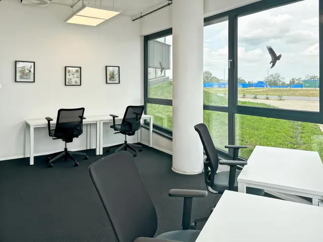 Kiadó kereskedelmi és ipari ingatlan Debrecen, Átrium Office Debrecen Nemzetközi Reptér, Szatke Ferenc utca 60 nm