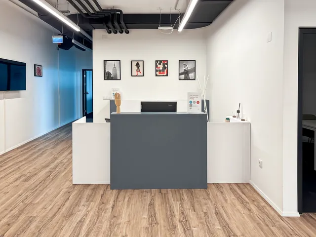 Kiadó kereskedelmi és ipari ingatlan Debrecen, Átrium Office Debrecen Nemzetközi Reptér, Szatke Ferenc utca 75 nm