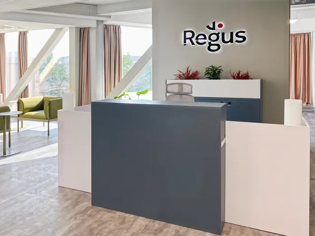 Kiadó kereskedelmi és ipari ingatlan Miskolc, Macropolis, Arany János tér 1 75 nm