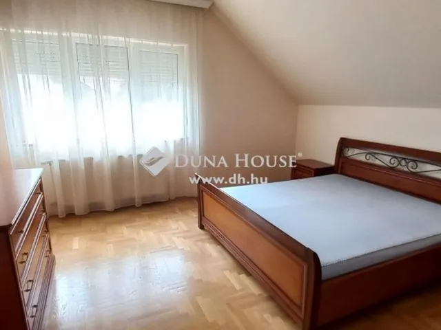 Eladó ház Budapest XVI. kerület 220 nm