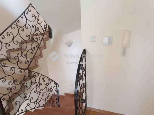 Eladó ház Budapest XVI. kerület 220 nm