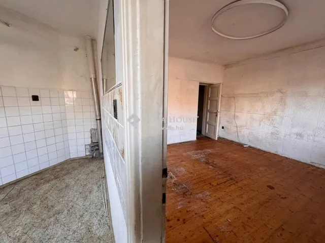 Eladó lakás Budapest II. kerület, Újlak II. ker. 28 nm