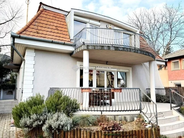 Eladó ház Budapest III. kerület, Csillaghegy 180 nm