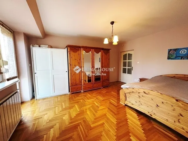 Eladó ház Budapest III. kerület, Csillaghegy 180 nm