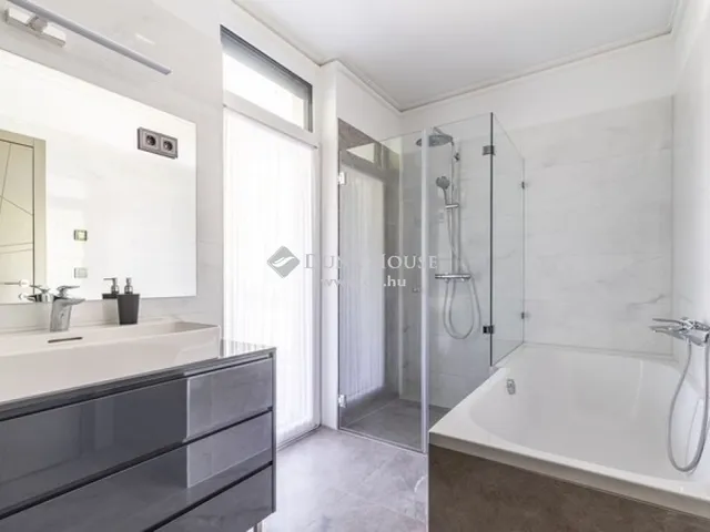 Eladó lakás Budapest III. kerület, Ürömhegy 220 nm