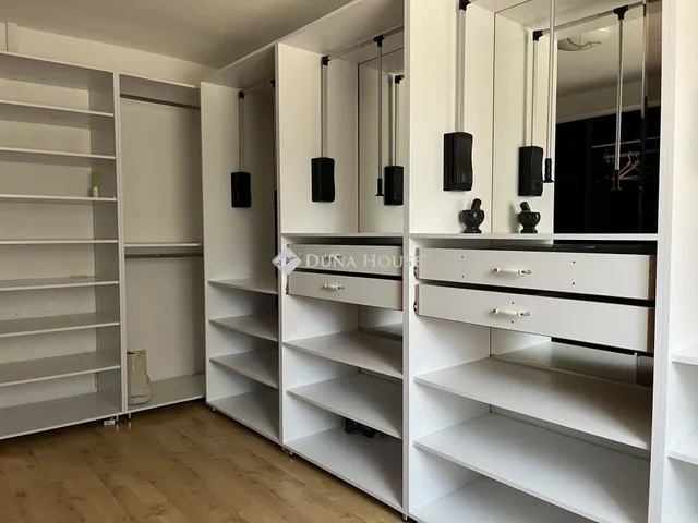 Eladó ház Budapest XXI. kerület 320 nm