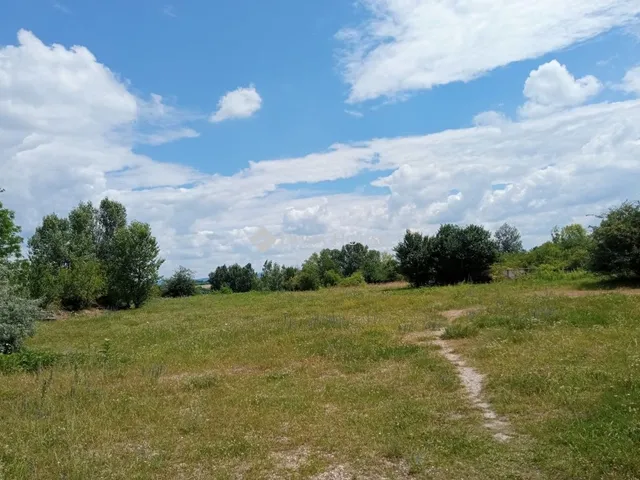 Eladó telek Etyek 16528 nm