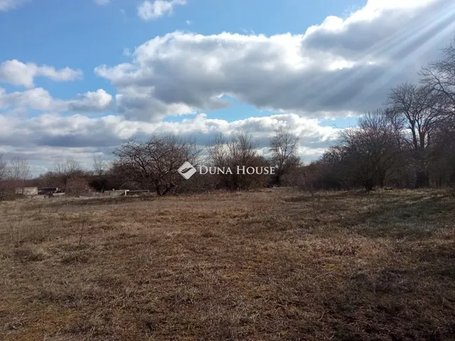 Eladó telek Etyek 16528 nm