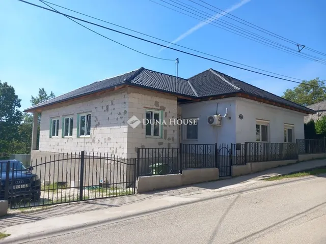 Eladó ház Mány 196 nm