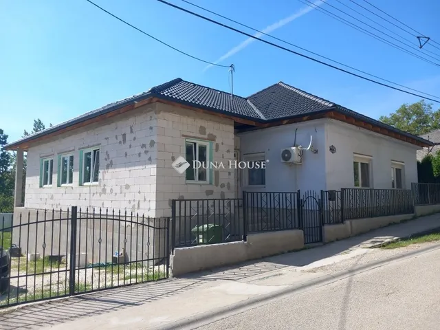 Eladó ház Mány 196 nm