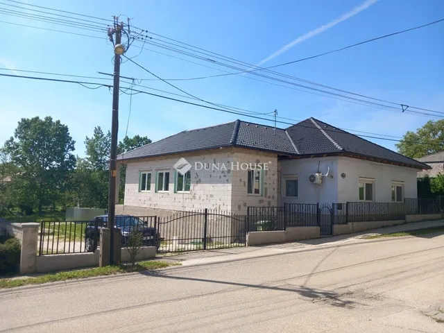 Eladó ház Mány 196 nm