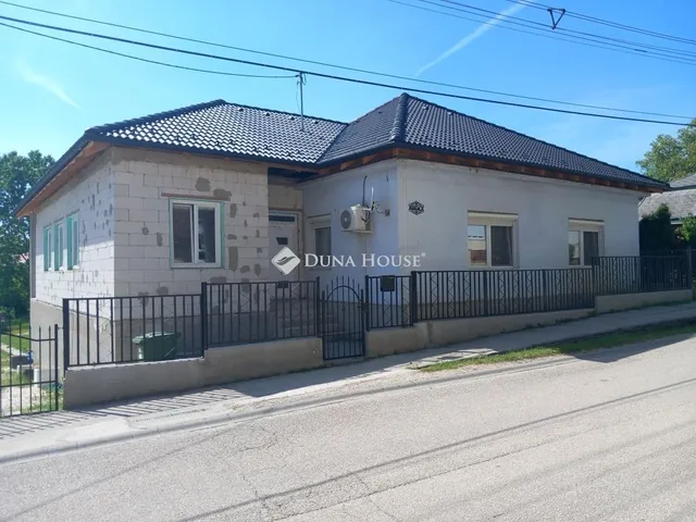 Eladó ház Mány 196 nm