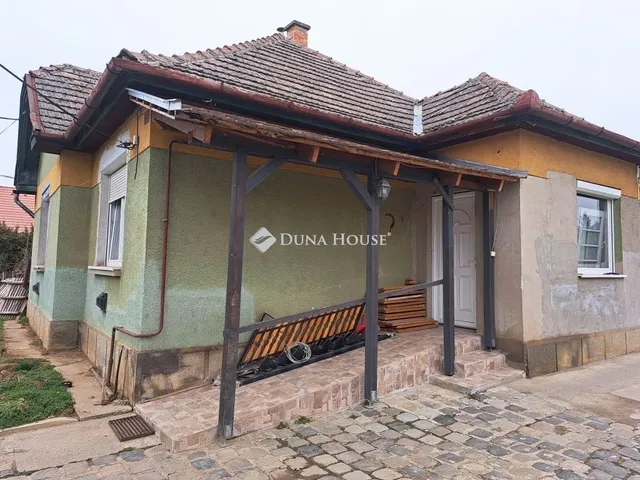Eladó ház Penc 100 nm