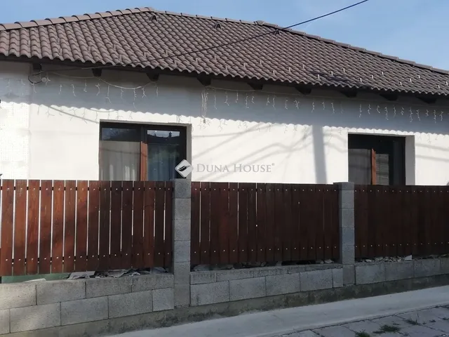 Eladó ház Penc 110 nm