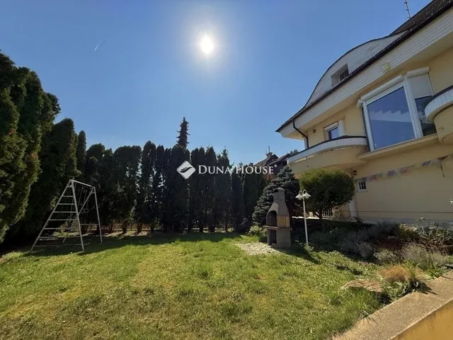 Eladó ház Budapest XI. kerület 300 nm