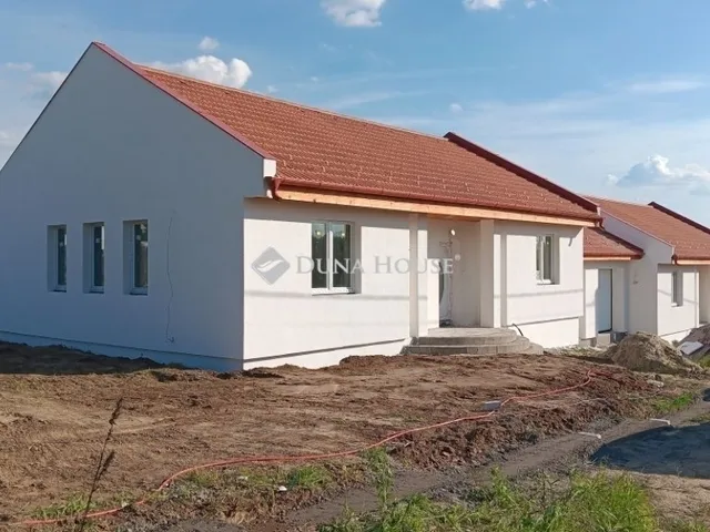 Eladó ház Szada 136 nm