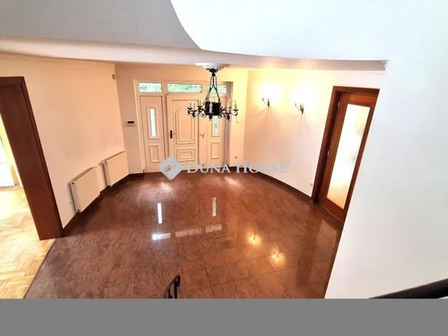 Eladó ház Budapest II. kerület, Máriaremete 288 nm