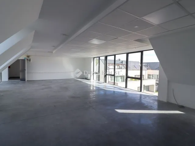 Kiadó kereskedelmi és ipari ingatlan Budaörs 140 nm