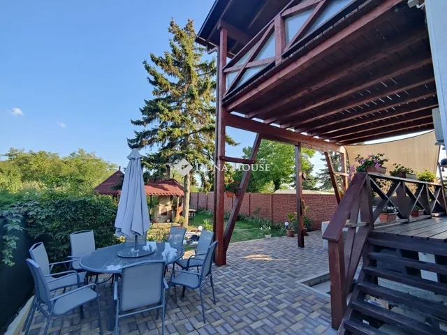 Eladó ház Szentendre, Pannóniatelep 220 nm