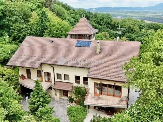 Eladó lakás Budapest III. kerület 157 nm