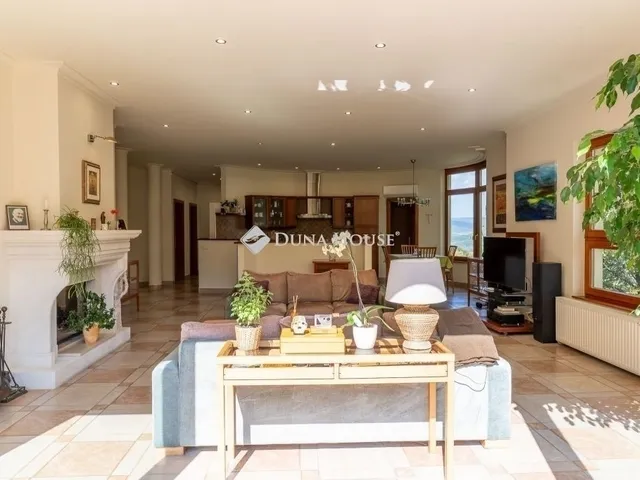 Eladó lakás Budapest III. kerület 157 nm