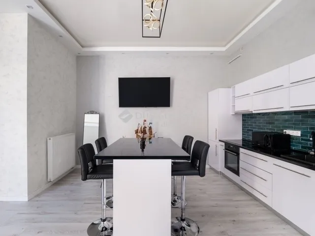 Eladó lakás Budapest VI. kerület, Nagykörúton kívüli terület 88 nm