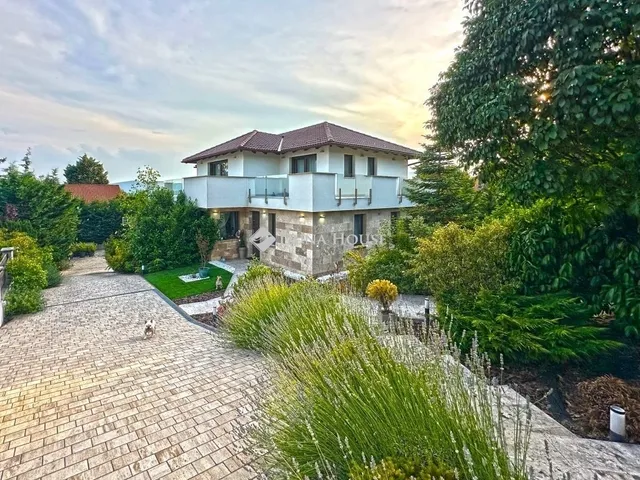 Eladó ház Szentendre 291 nm