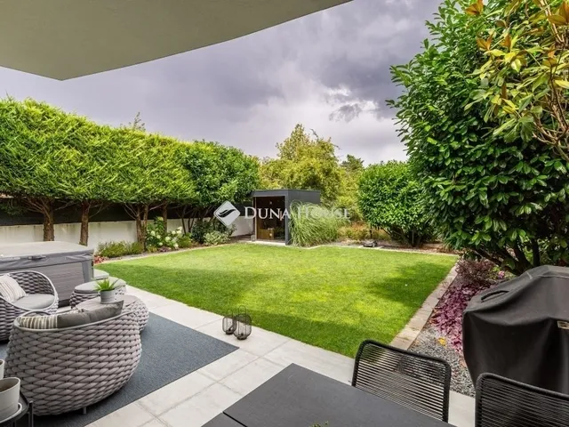 Eladó ház Üröm 158 nm