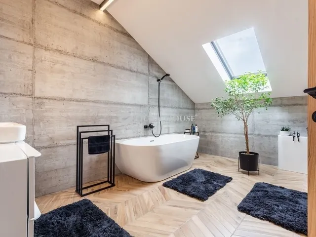 Eladó ház Üröm 158 nm