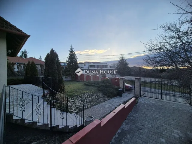 Eladó ház Üröm 236 nm