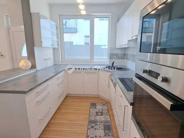 Eladó lakás Budapest III. kerület, Táborhegy 124 nm