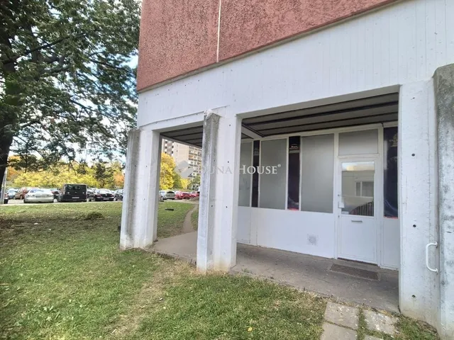 Kiadó kereskedelmi és ipari ingatlan Budapest III. kerület, Békásmegyer 26 nm