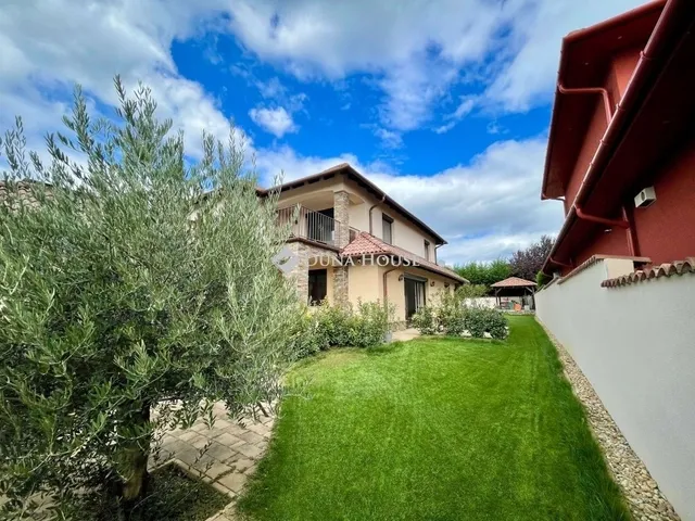 Eladó ház Csömör 274 nm