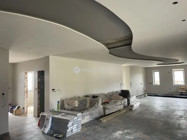 Eladó ház Szada 310 nm