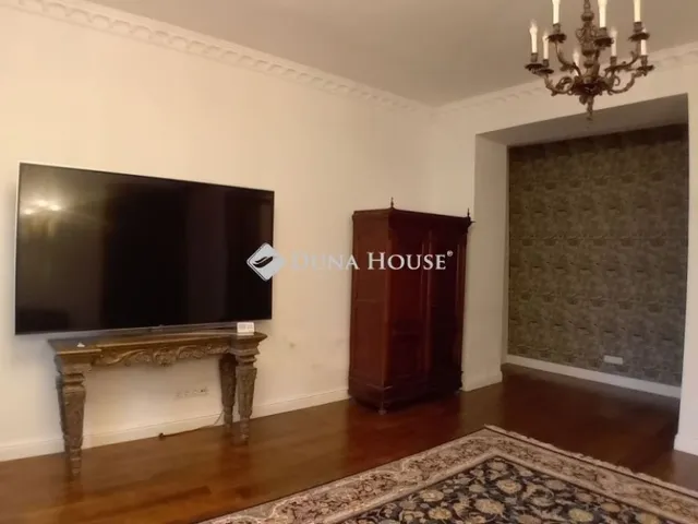 Eladó kereskedelmi és ipari ingatlan Budapest II. kerület 93 nm