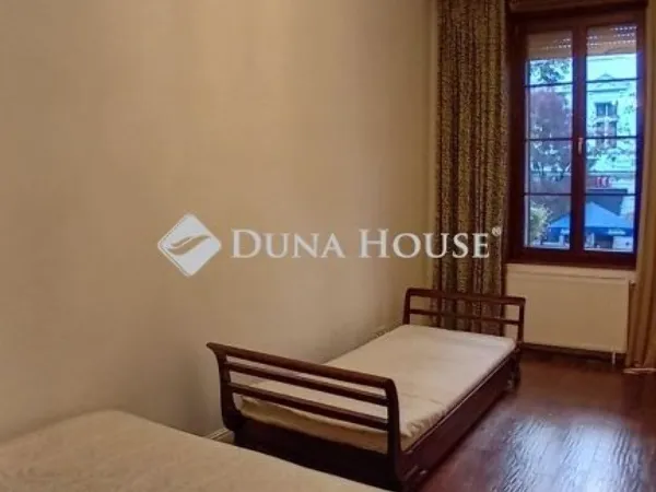 Eladó kereskedelmi és ipari ingatlan Budapest II. kerület 93 nm