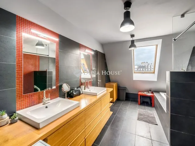 Eladó lakás Budapest VI. kerület, Nagykörúton belüli terület 193 nm