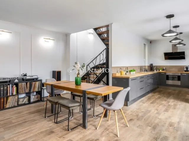 Eladó lakás Budapest VI. kerület, Nagykörúton belüli terület 193 nm