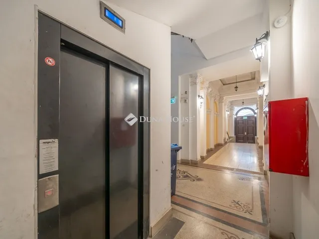 Eladó lakás Budapest VI. kerület, Nagykörúton belüli terület 193 nm