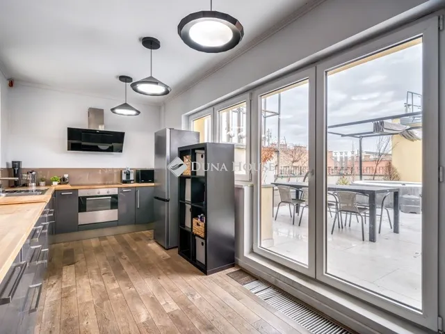 Eladó lakás Budapest VI. kerület, Nagykörúton belüli terület 193 nm