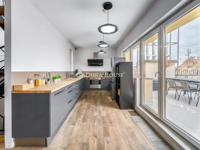 Eladó lakás Budapest VI. kerület, Nagykörúton belüli terület 193 nm