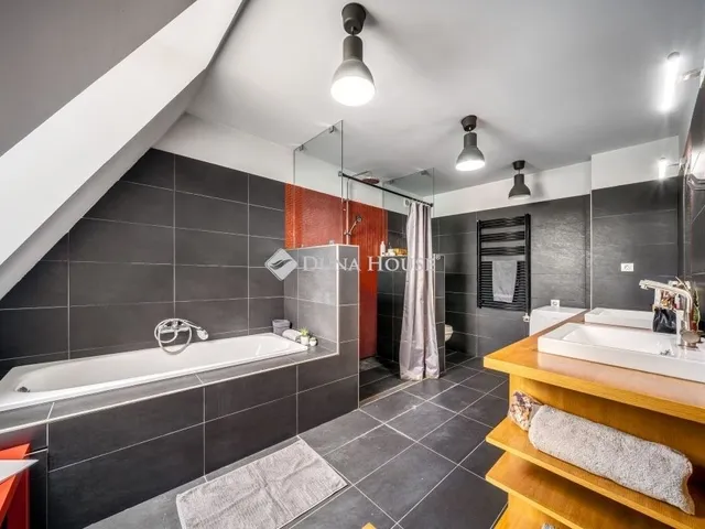 Eladó lakás Budapest VI. kerület, Nagykörúton belüli terület 193 nm